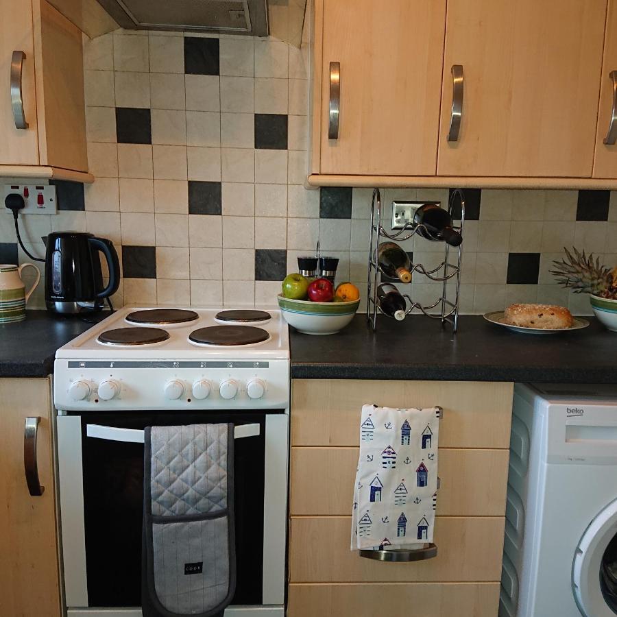 Stylish 2 Bed Flat At Sands *